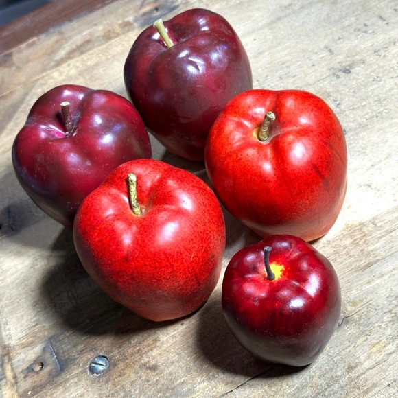 Artificial Apples Realistic Red Juicy Fake Fruit Farmhouse Home Decor Props 5 Pc - Picture 1 of 6